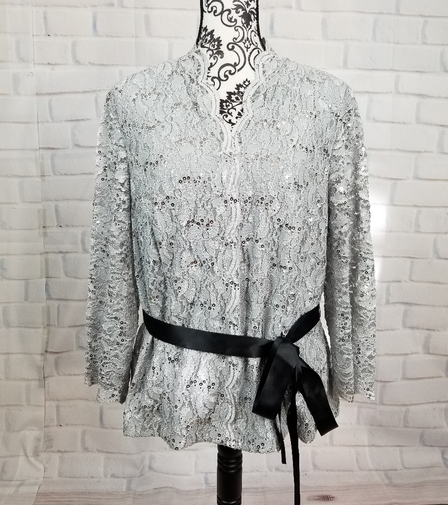 Alex lace & sequins popover top zip back size 2x